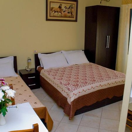 Hotel 4 Stinet Vlorë Esterno foto