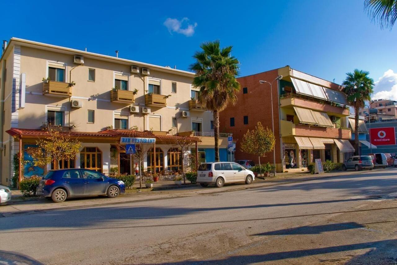 Hotel 4 Stinet Vlorë Esterno foto