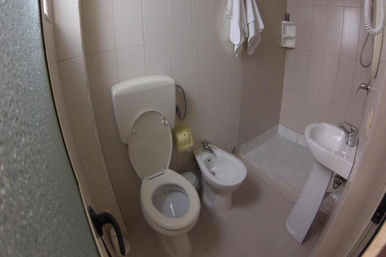 Hotel 4 Stinet Vlorë Esterno foto