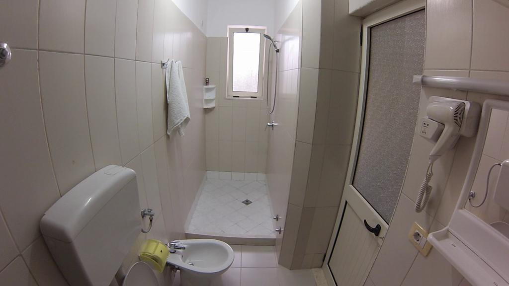 Hotel 4 Stinet Vlorë Esterno foto