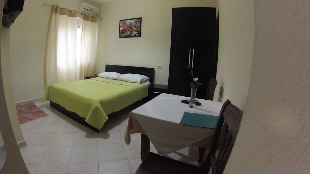 Hotel 4 Stinet Vlorë Esterno foto