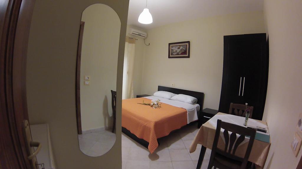 Hotel 4 Stinet Vlorë Esterno foto