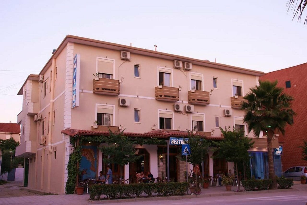 Hotel 4 Stinet Vlorë Esterno foto