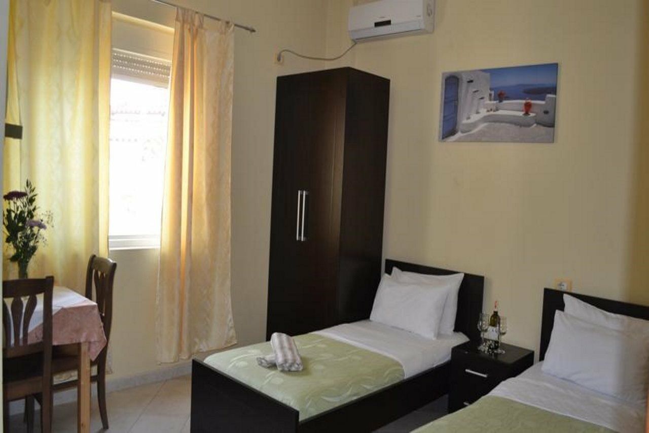 Hotel 4 Stinet Vlorë Esterno foto