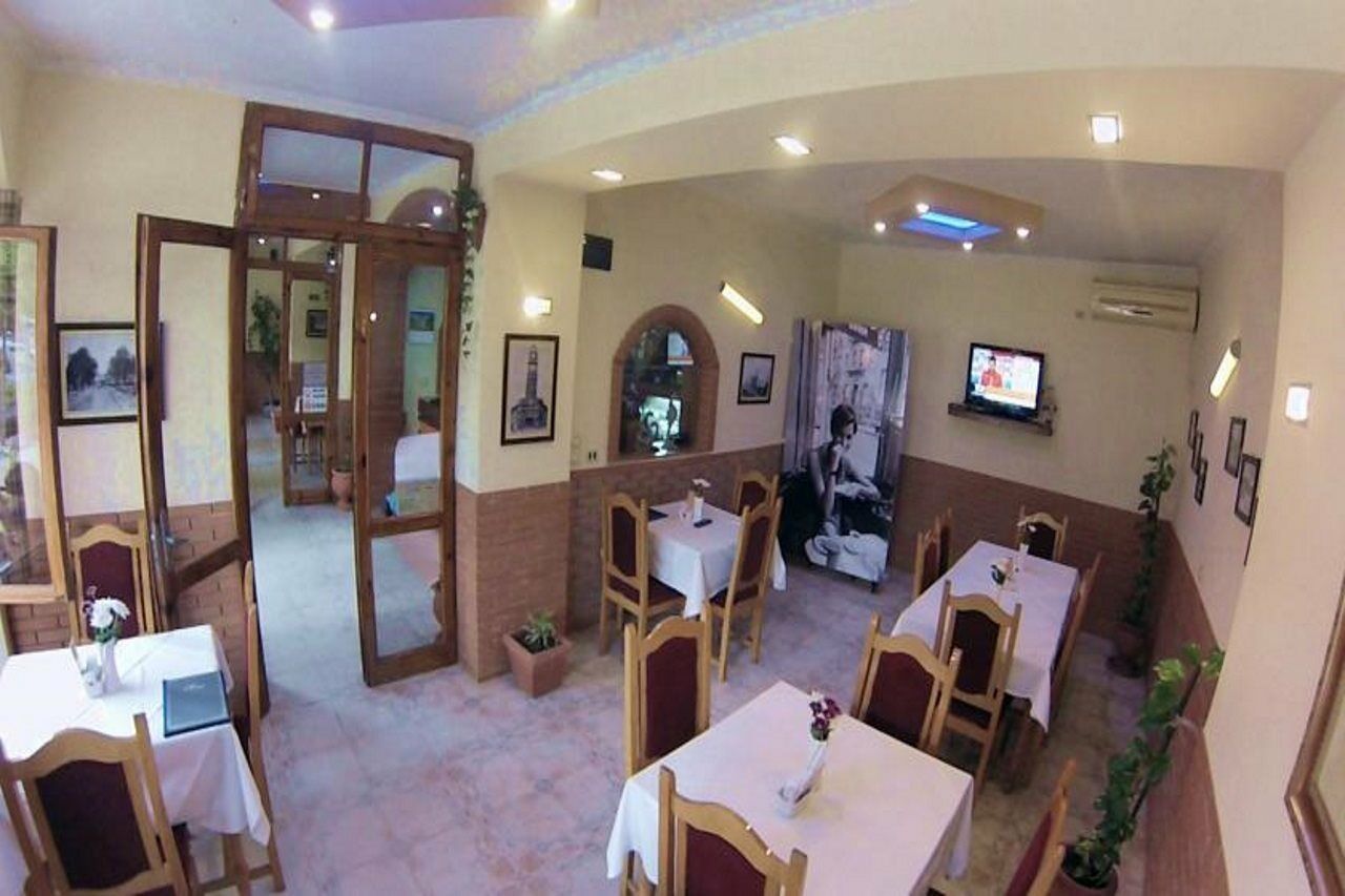 Hotel 4 Stinet Vlorë Esterno foto