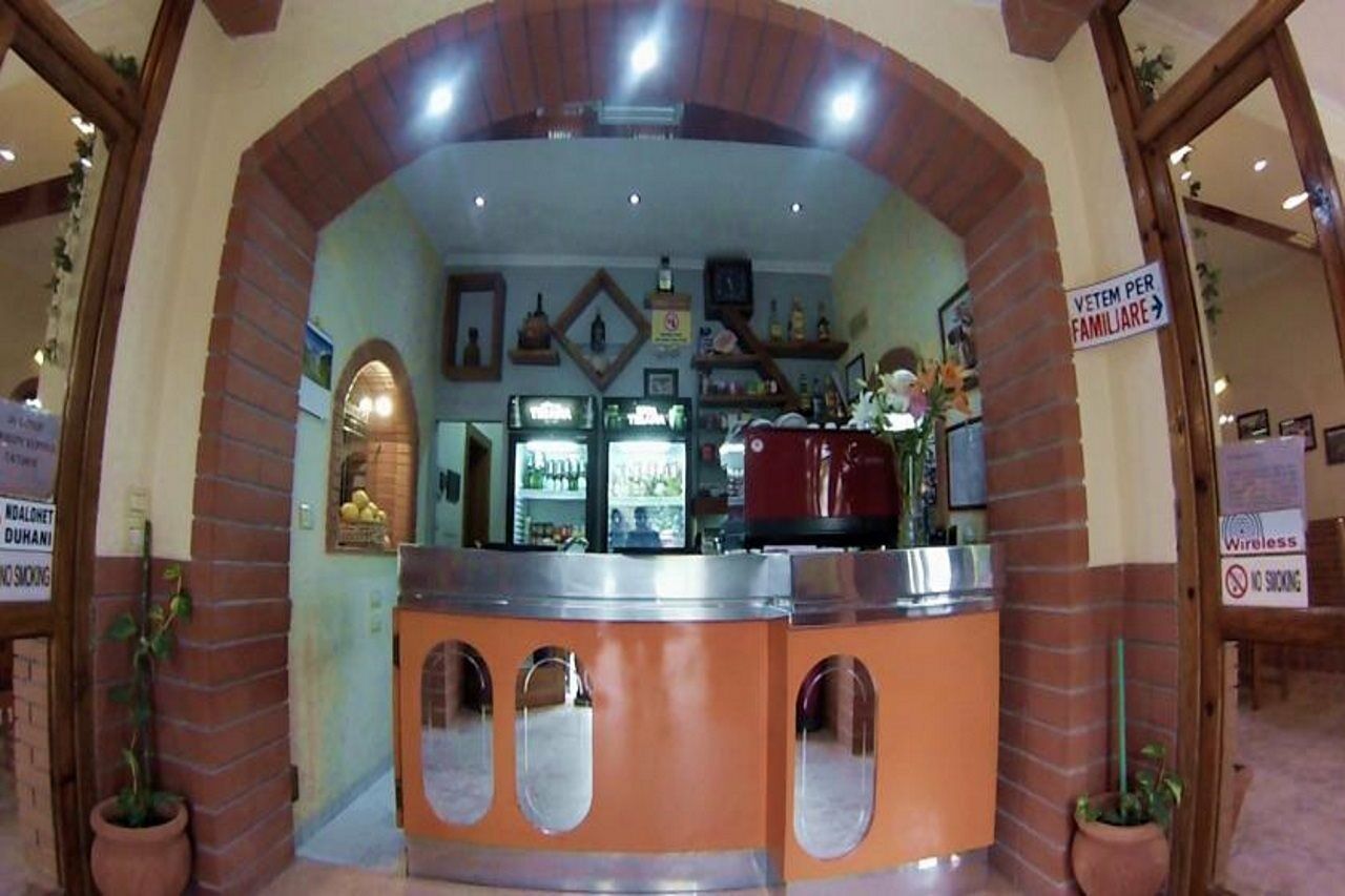 Hotel 4 Stinet Vlorë Esterno foto