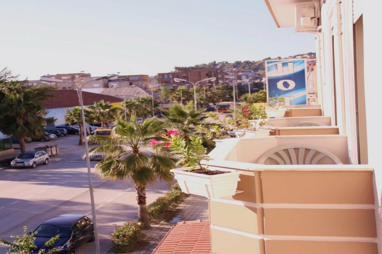 Hotel 4 Stinet Vlorë Esterno foto