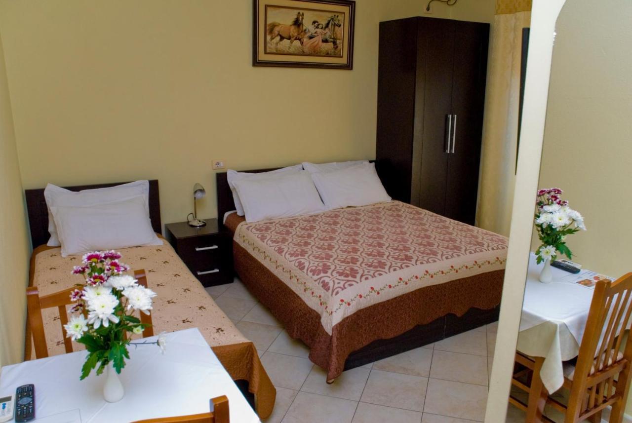 Hotel 4 Stinet Vlorë Esterno foto