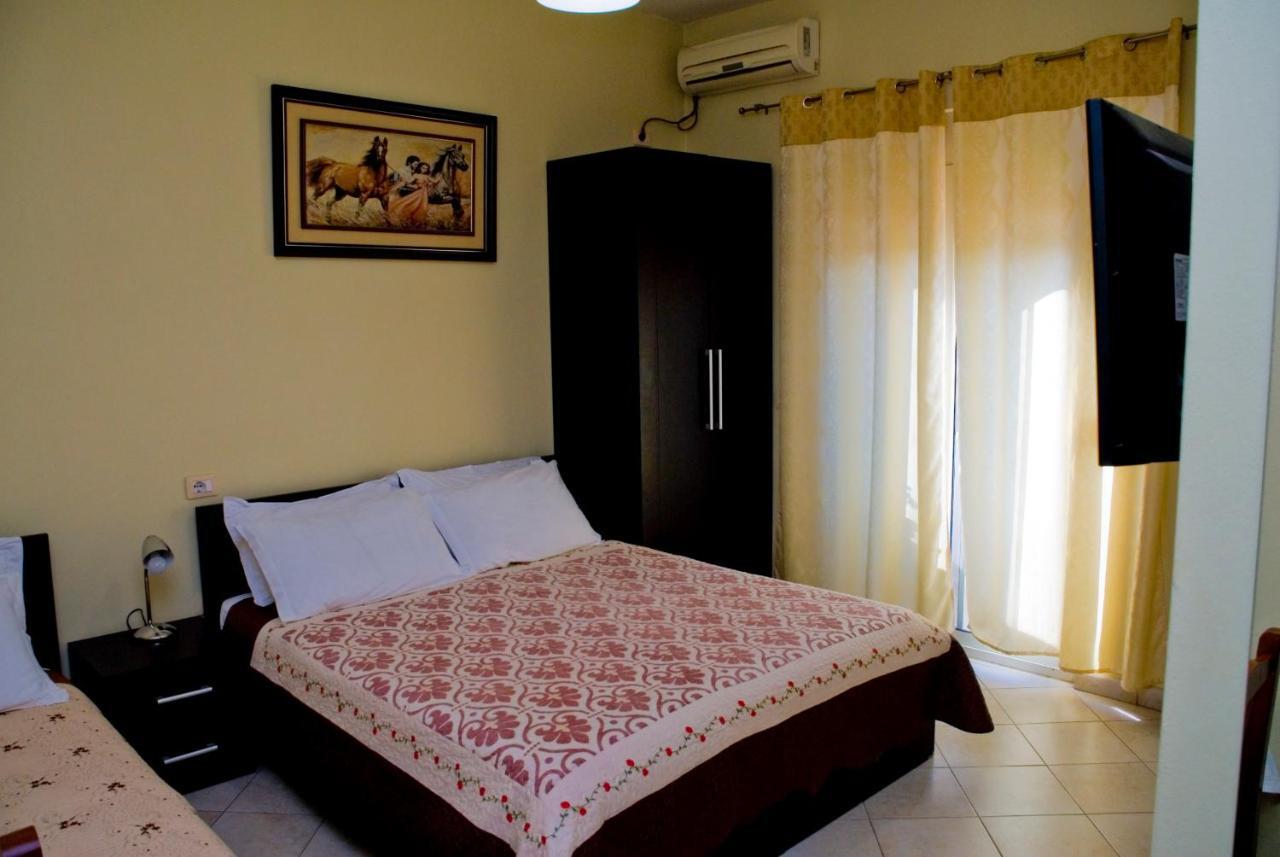 Hotel 4 Stinet Vlorë Esterno foto