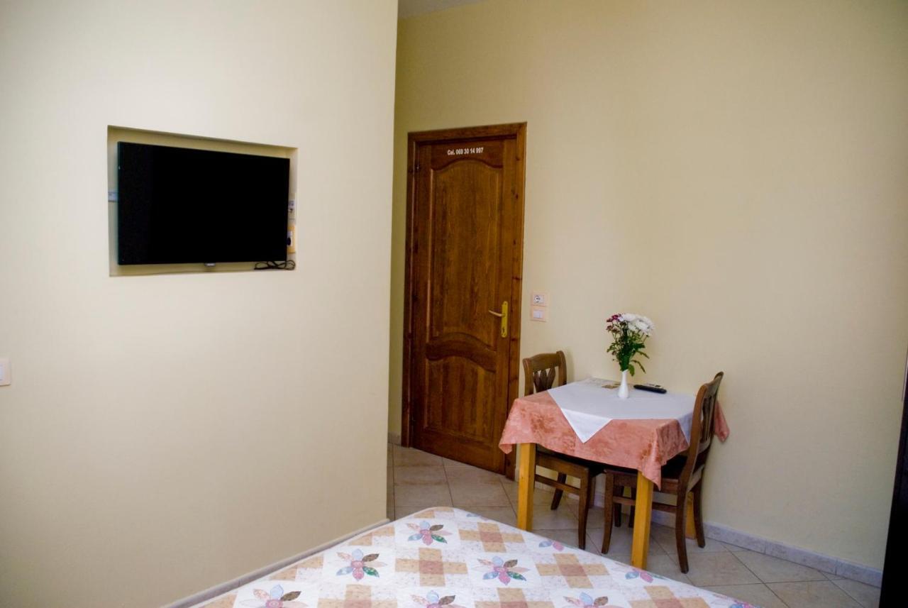 Hotel 4 Stinet Vlorë Esterno foto