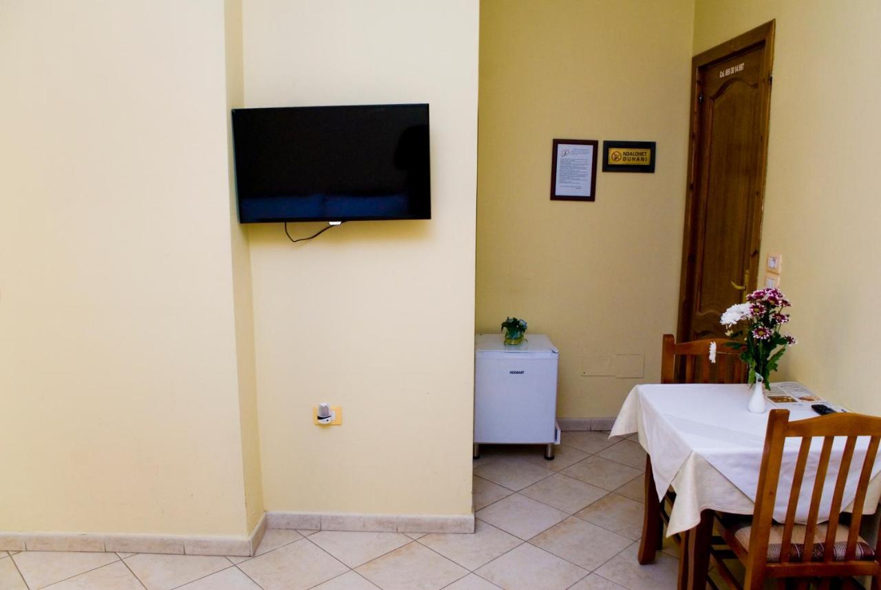 Hotel 4 Stinet Vlorë Esterno foto